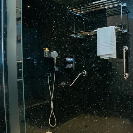 Superbe Traversant 132m2, Classe 5 Etoiles, Centre *