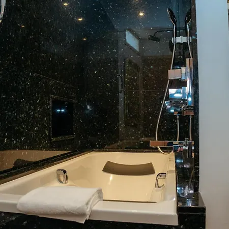 Superbe Traversant 132m2, Classe 5 Etoiles, Centre Sarlat-la-Canéda