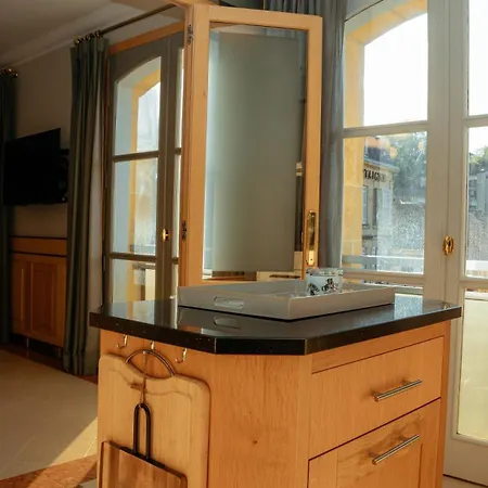 Superbe Traversant 132m2, Classe 5 Etoiles, Centre Apartament