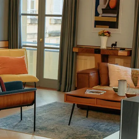 Apartament Superbe Traversant 132m2, Classe 5 Etoiles, Centre